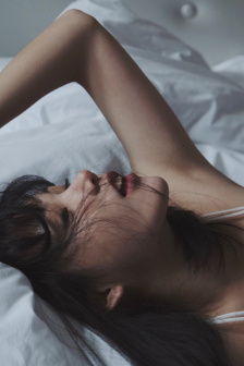 女大学生军训跳舞